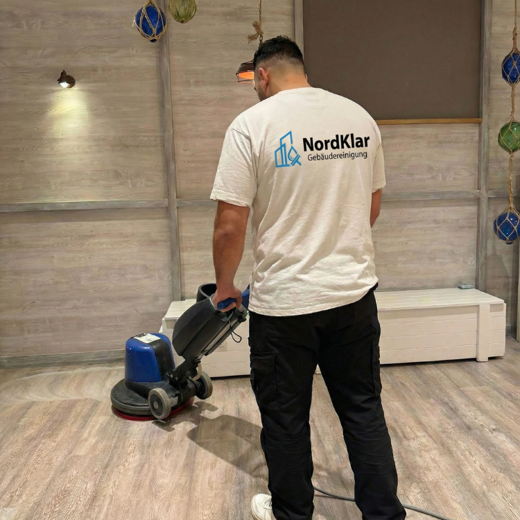 Effiziente Gebäudereinigung durch einen Mitarbeiter